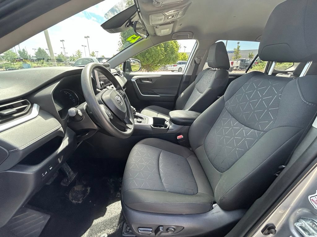 Used 2025 Toyota RAV4 XLE AWD/4WD image 13