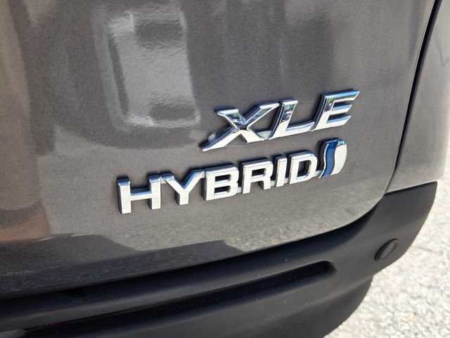 Used 2023 Toyota Sienna XLE FWD image 17