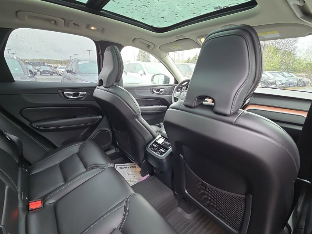 Certified 2023 Volvo XC60 B5 Ultimate w/ Climate Package image 8