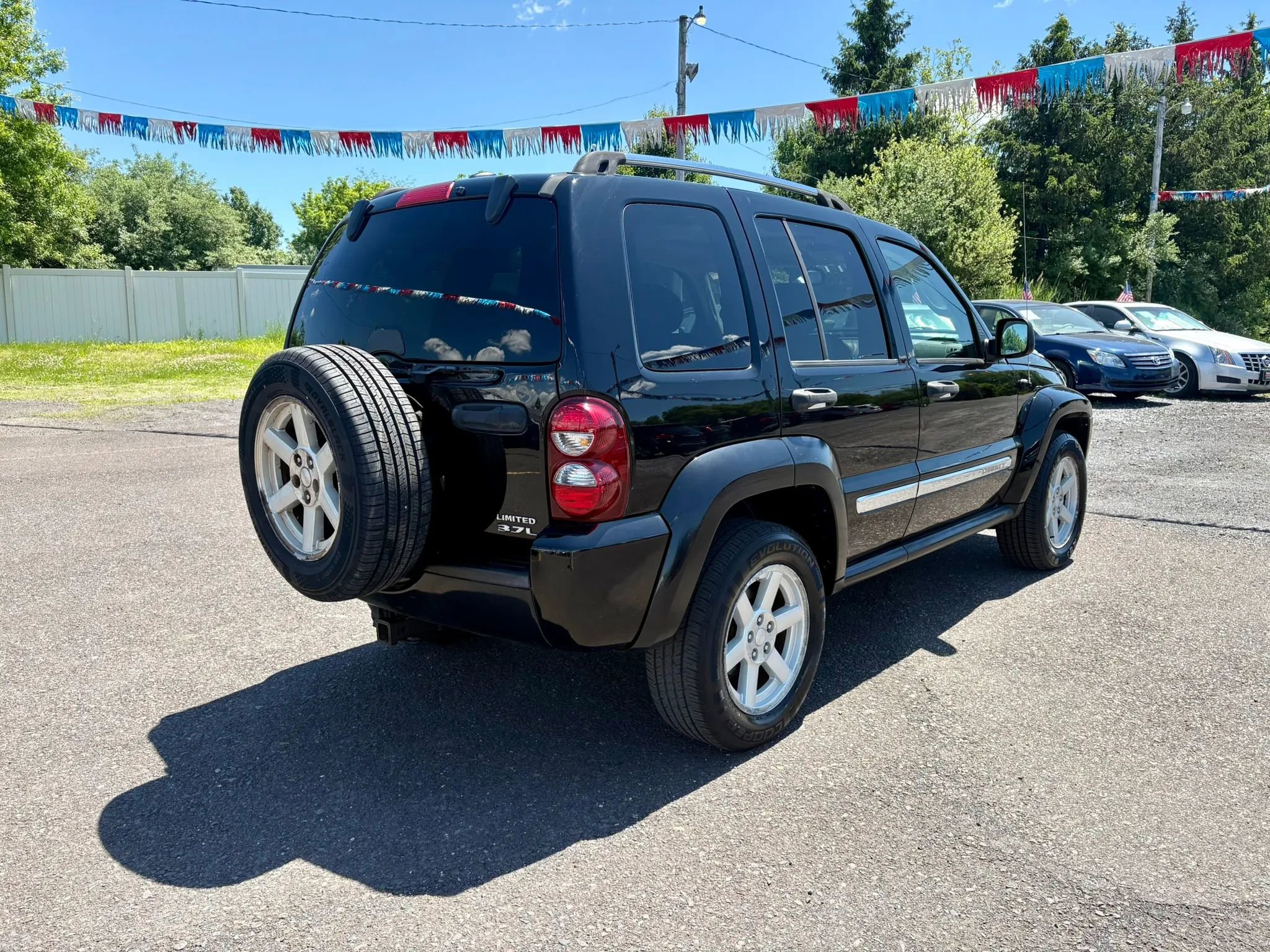 Used 2005 Jeep Liberty Limited AWD/4WD image 5