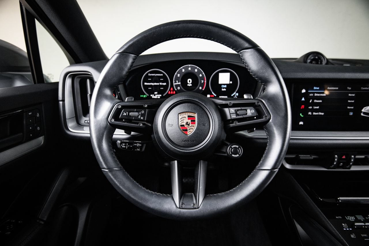 Certified 2024 Porsche Cayenne Coupe AWD/4WD image 26