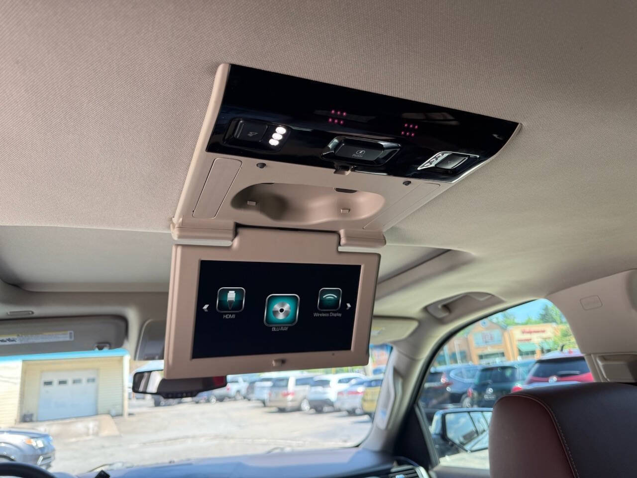Used 2017 Chevrolet Suburban Premier AWD/4WD image 9