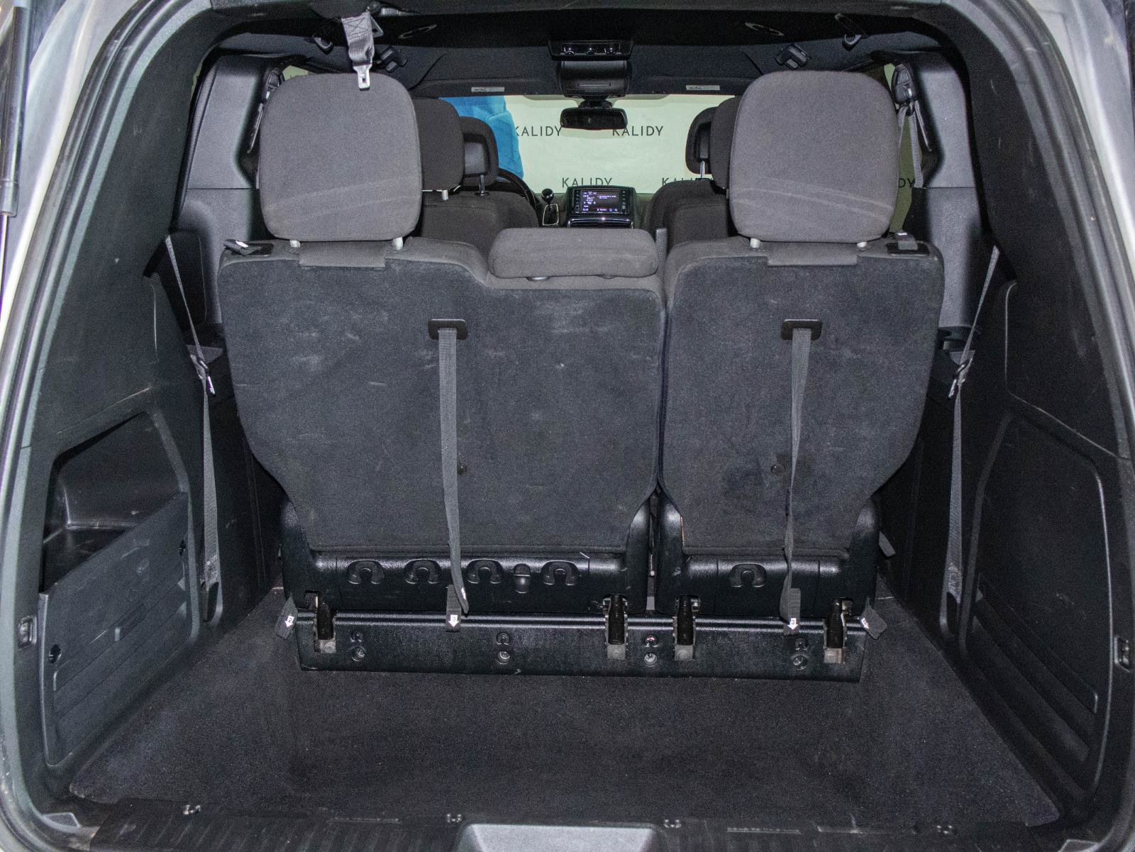 Used 2020 Dodge Grand Caravan SE image 23