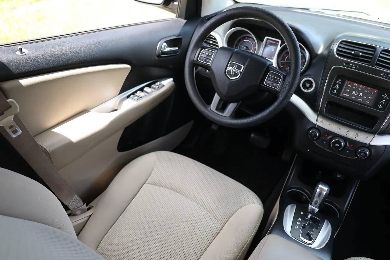 Used 2017 Dodge Journey SXT w/ Comfort/Convenience Group FWD image 20