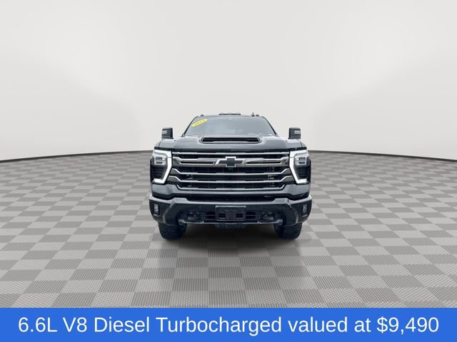 Used 2024 Chevrolet Silverado 2500 High Country w/ High Country Premium Package AWD/4WD image 3