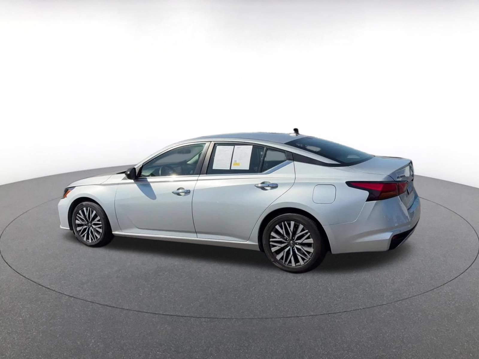 Used 2024 Nissan Altima 2.5 SV FWD image 10