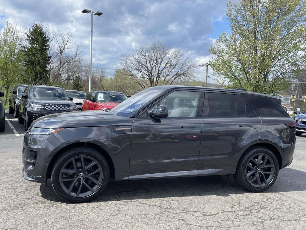 Used 2023 Land Rover Range Rover Sport SE Dynamic image 2