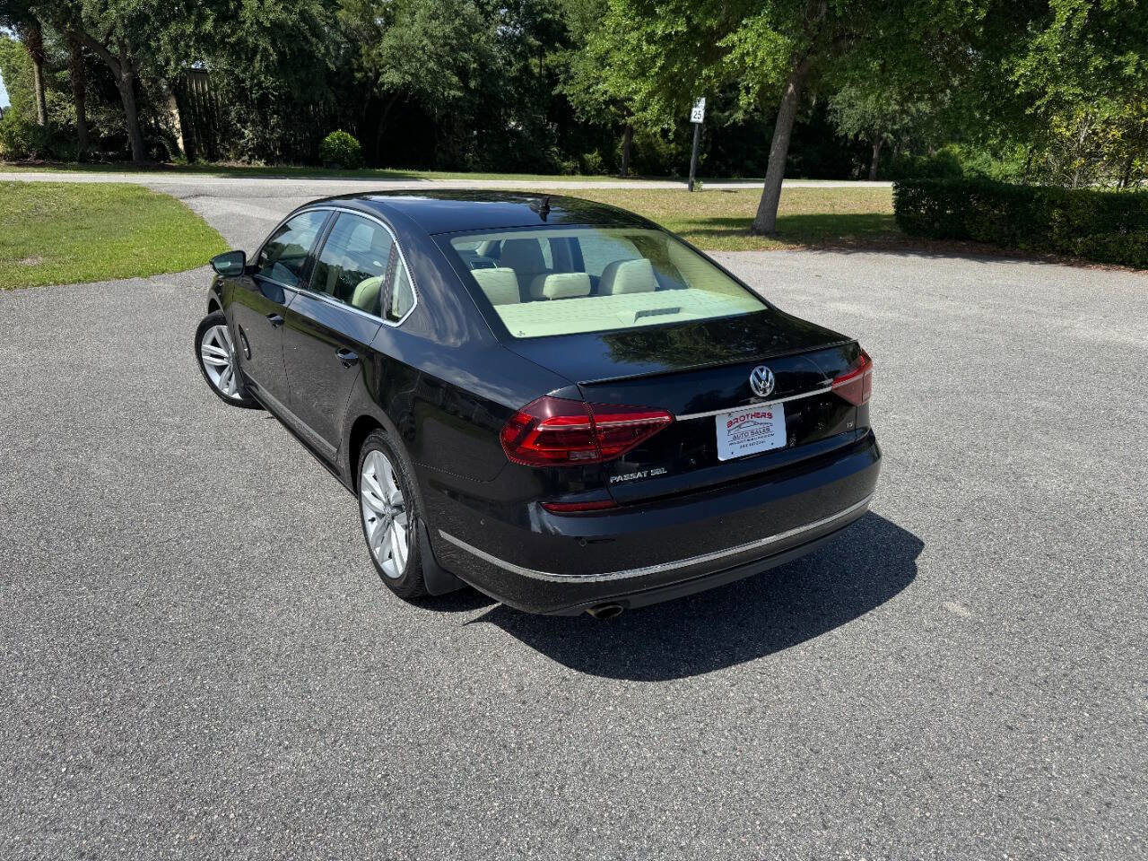 Used 2017 Volkswagen Passat 1.8T SEL Premium FWD image 4