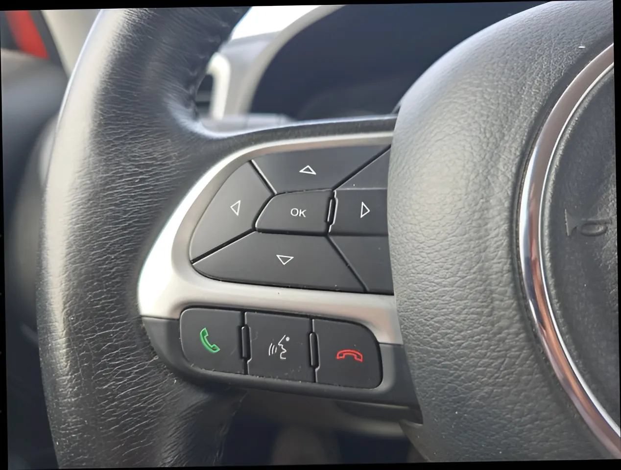 Used 2019 Jeep Renegade Latitude w/ Cold Weather Group AWD/4WD image 22