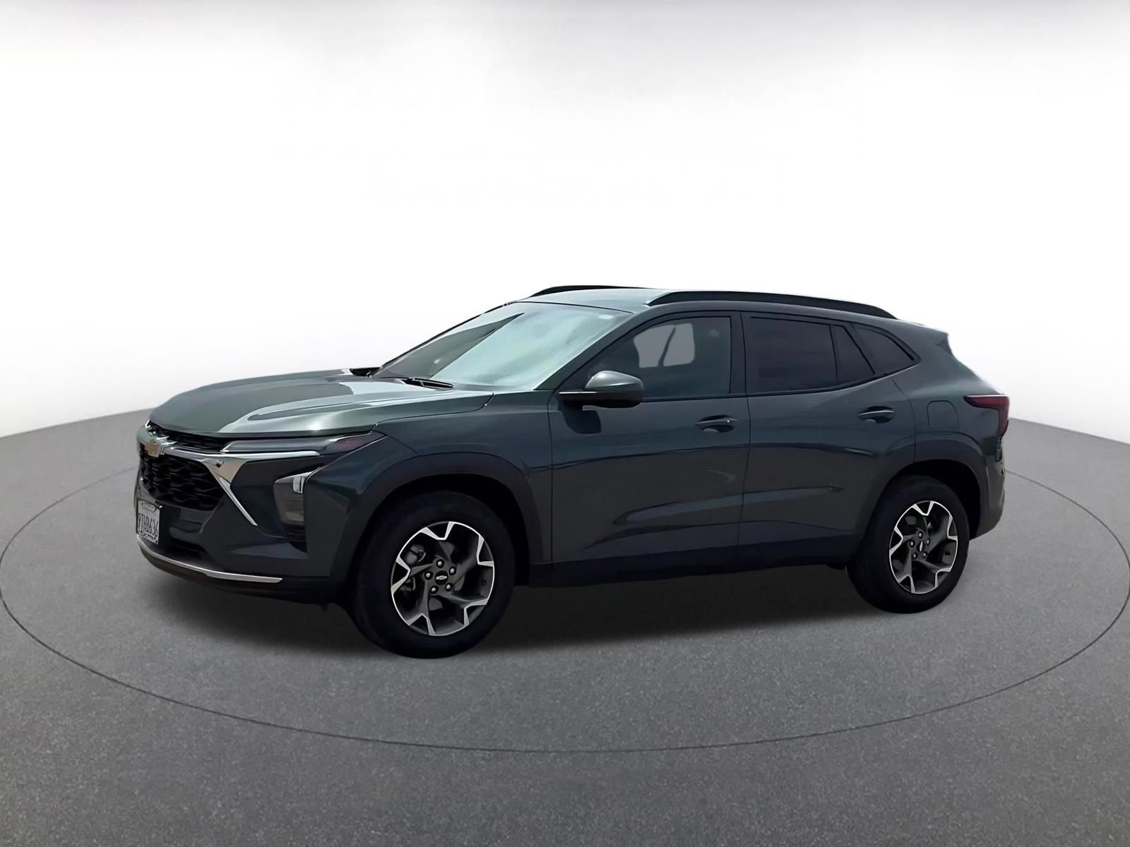 Used 2025 Chevrolet Trax LT w/ LT Convenience Package image 8