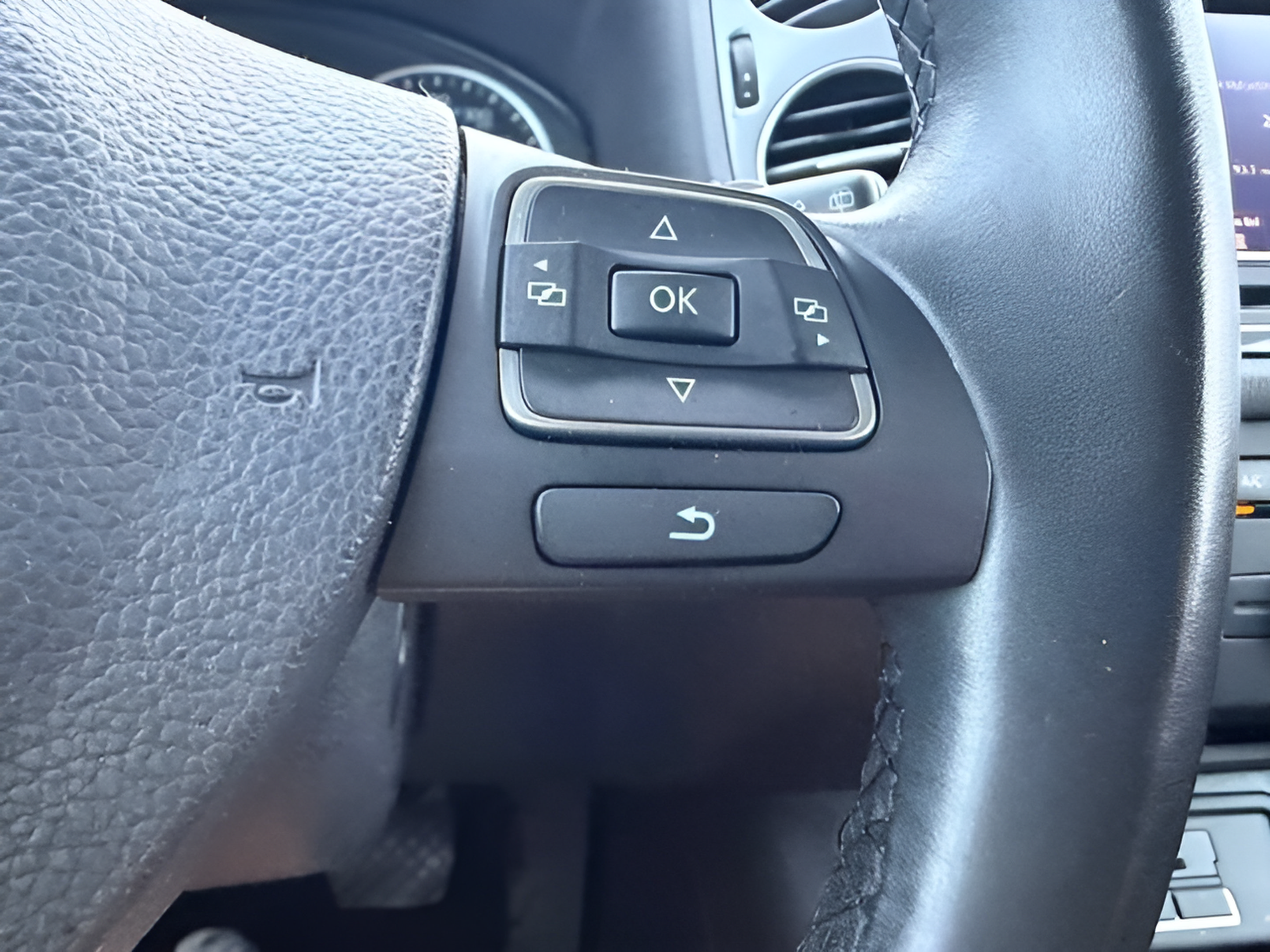Used 2017 Volkswagen Tiguan S AWD/4WD image 14