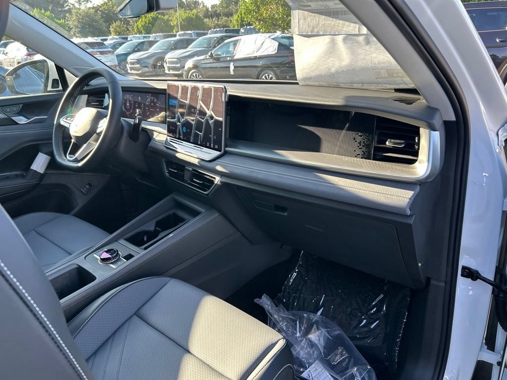 New 2026 Volkswagen Tiguan SE FWD image 42