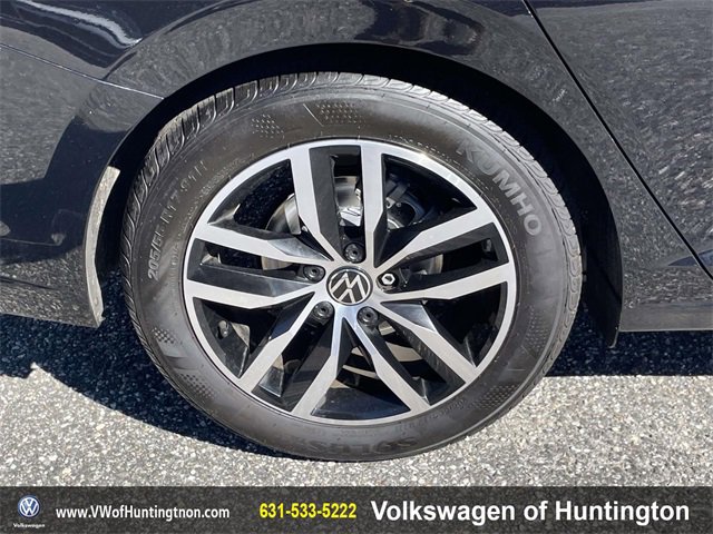 Certified 2025 Volkswagen Jetta SE w/ Sunroof Package image 7