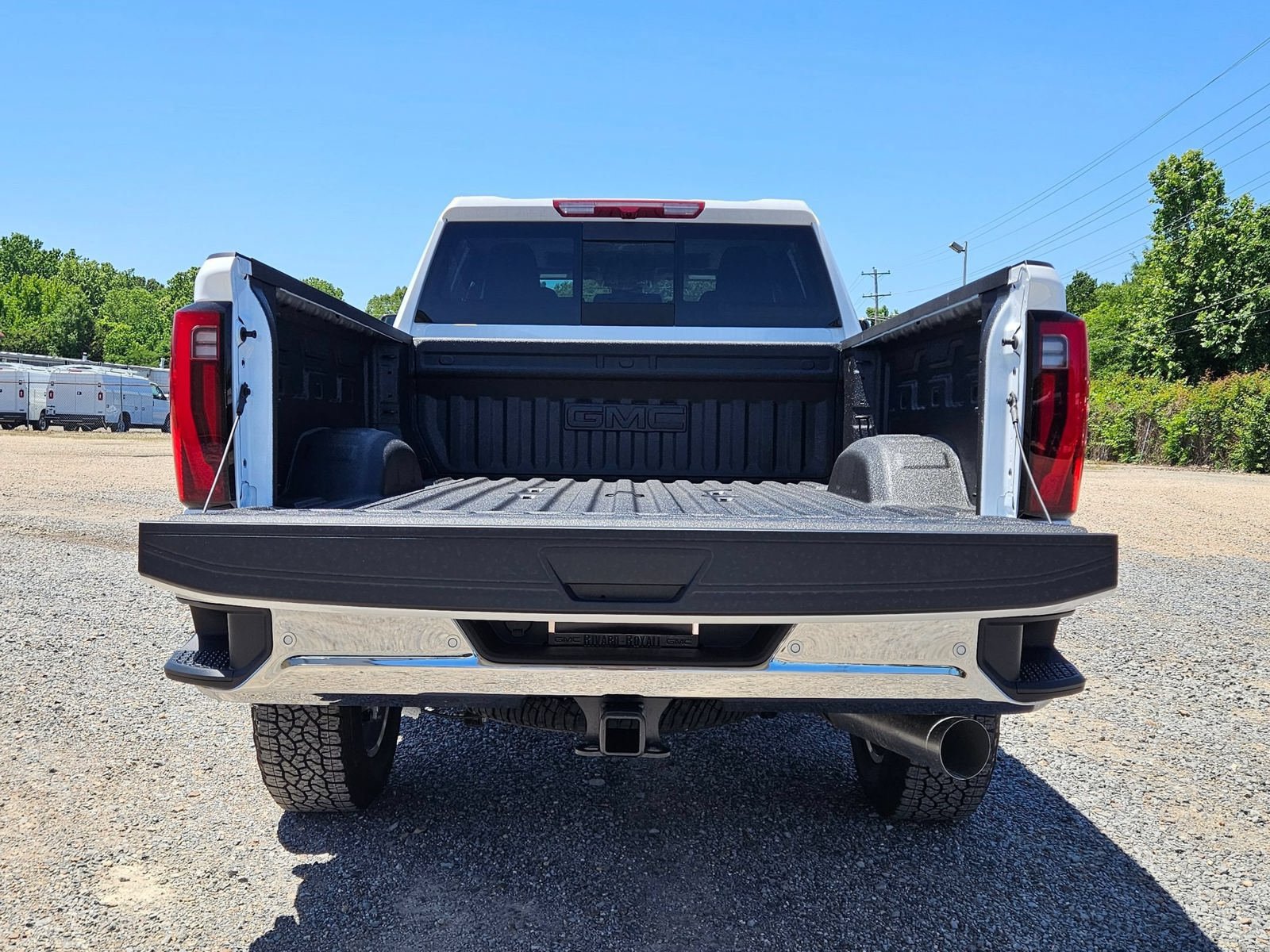 New 2026 GMC Sierra 2500 SLT w/ SLT Premium Package AWD/4WD image 4