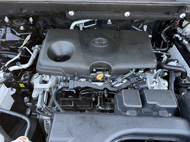 Used 2025 Toyota RAV4 XLE FWD image 33