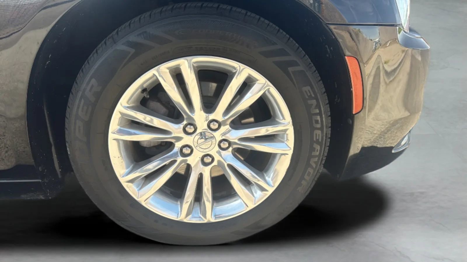 Used 2016 Chrysler 300 C RWD image 29
