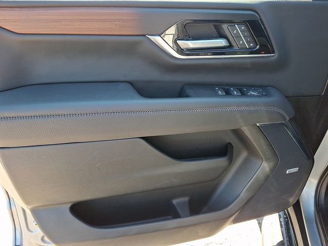 Used 2025 GMC Yukon XL Denali image 10