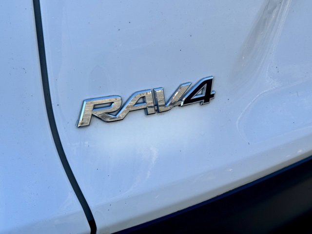 Used 2022 Toyota RAV4 LE image 16