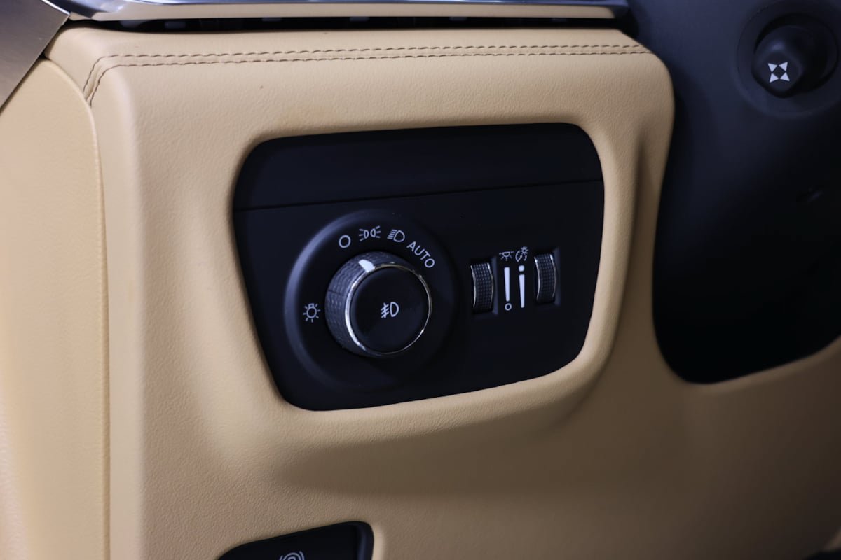 Used 2025 Jeep Grand Cherokee L Summit AWD/4WD image 26