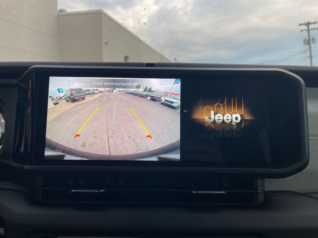 Used 2025 Jeep Wrangler Unlimited Sahara AWD/4WD image 14