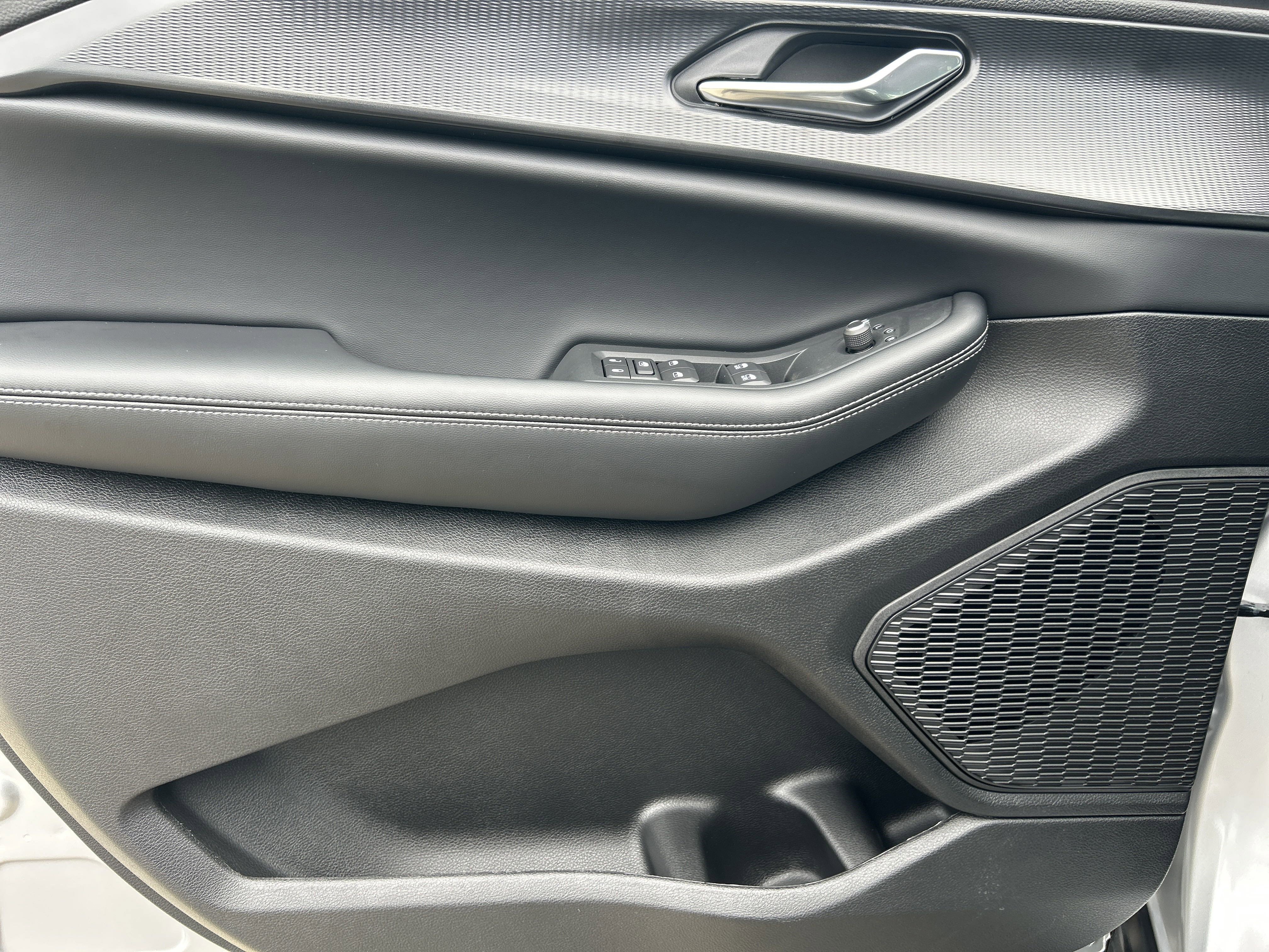 New 2025 Jeep Grand Cherokee Altitude image 10