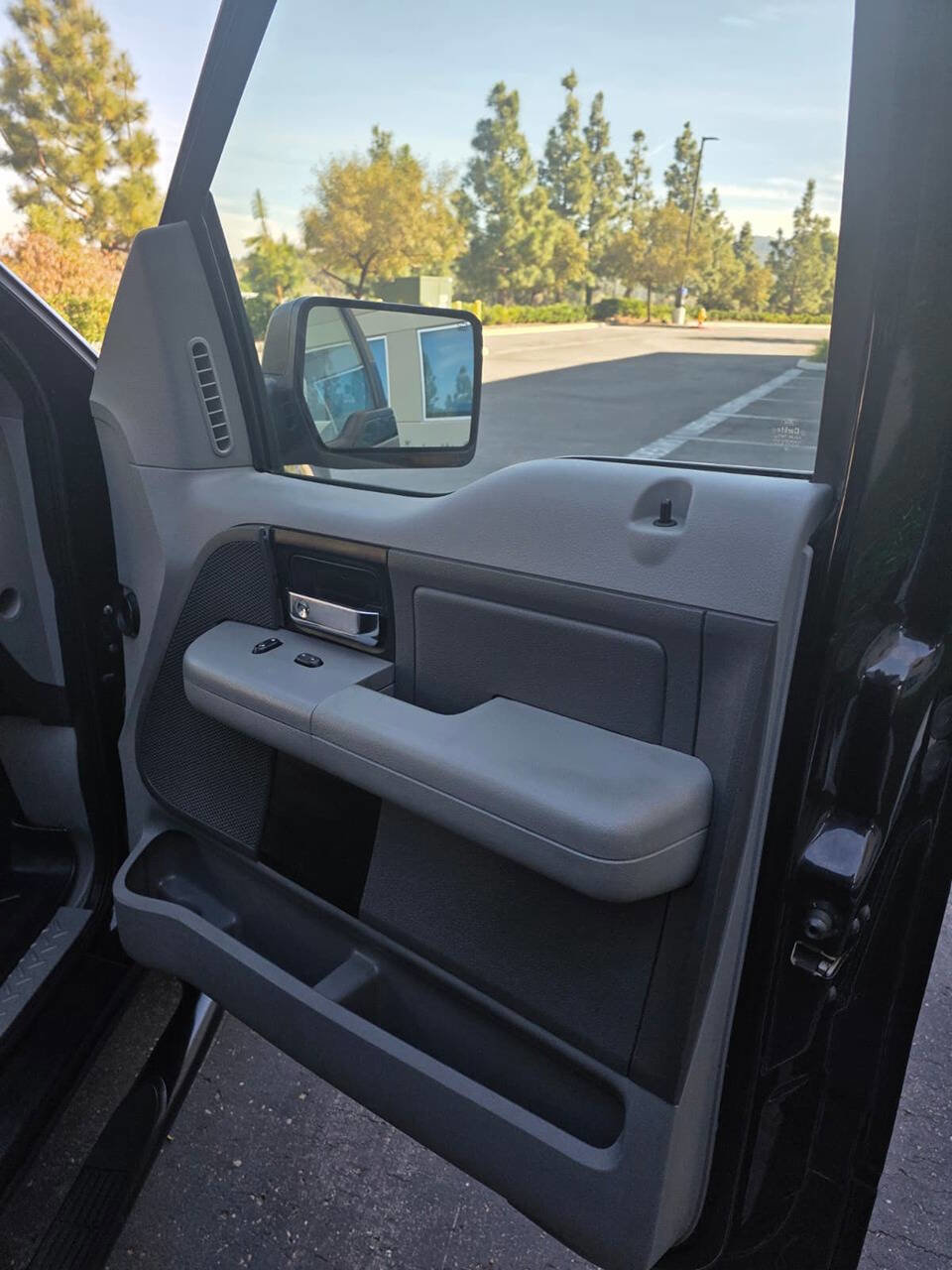 Used 2005 Ford F150 Lariat image 13