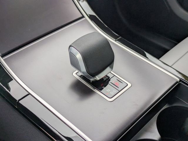 New 2026 Land Rover Range Rover Velar Dynamic SE image 9