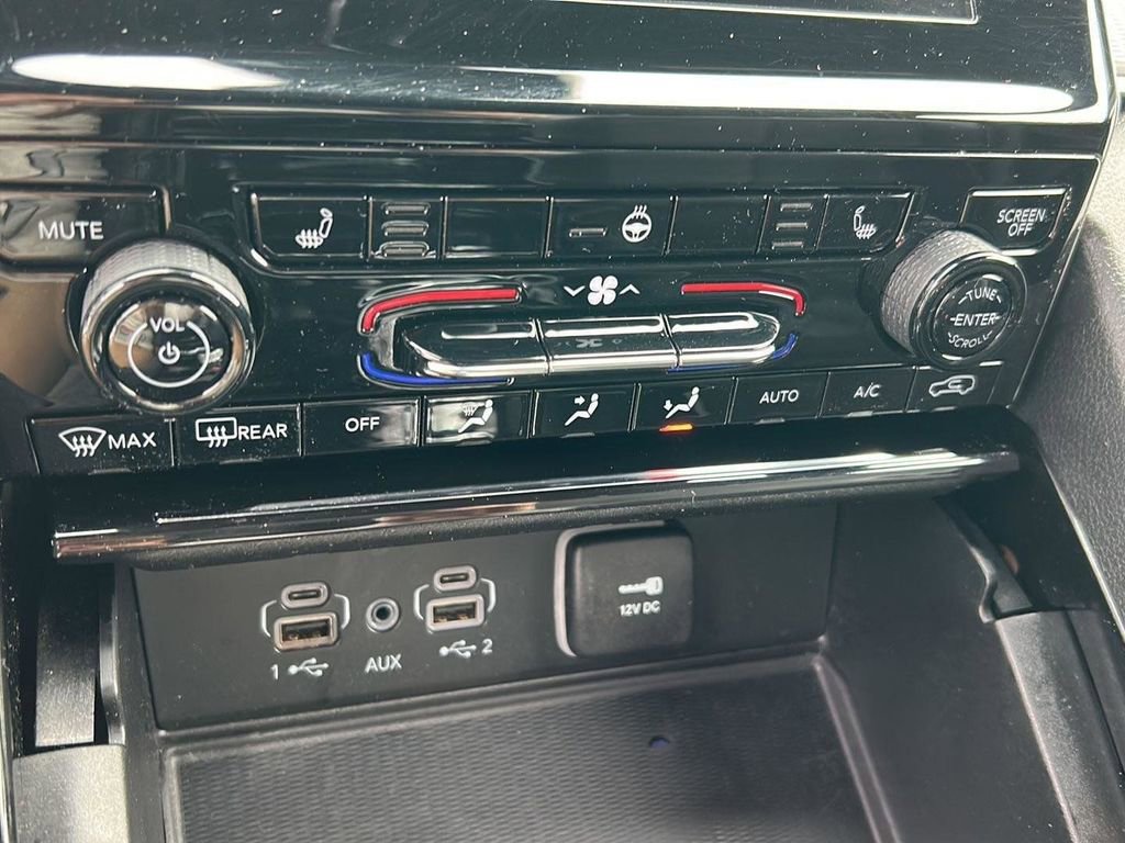 Used 2023 Jeep Grand Cherokee L Laredo image 17