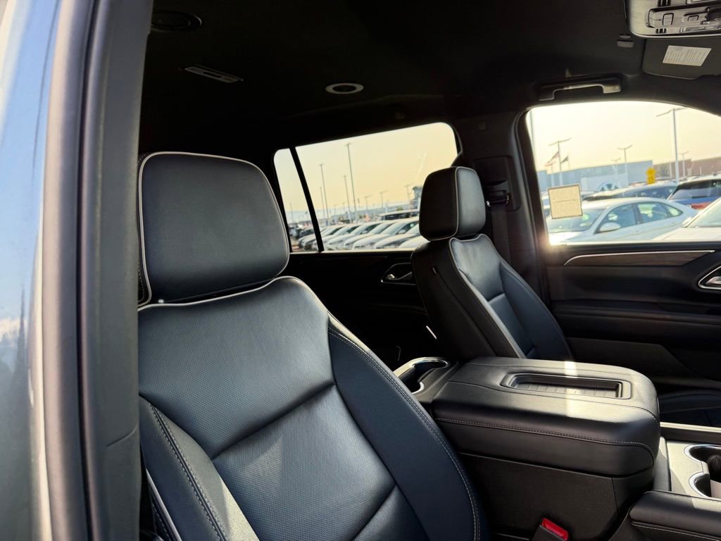Used 2024 Chevrolet Suburban Premier image 22