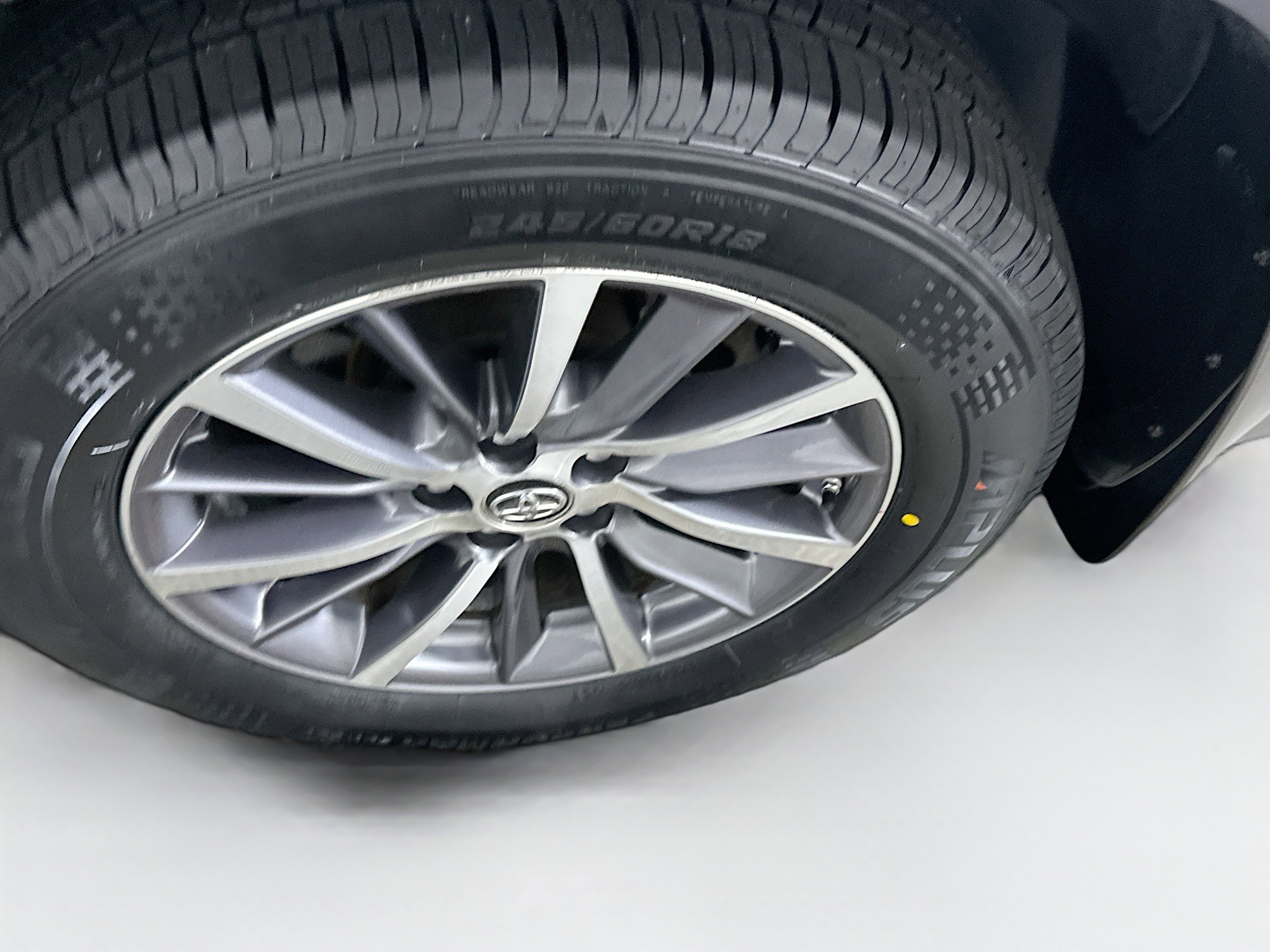 Used 2019 Toyota Highlander XLE FWD image 11