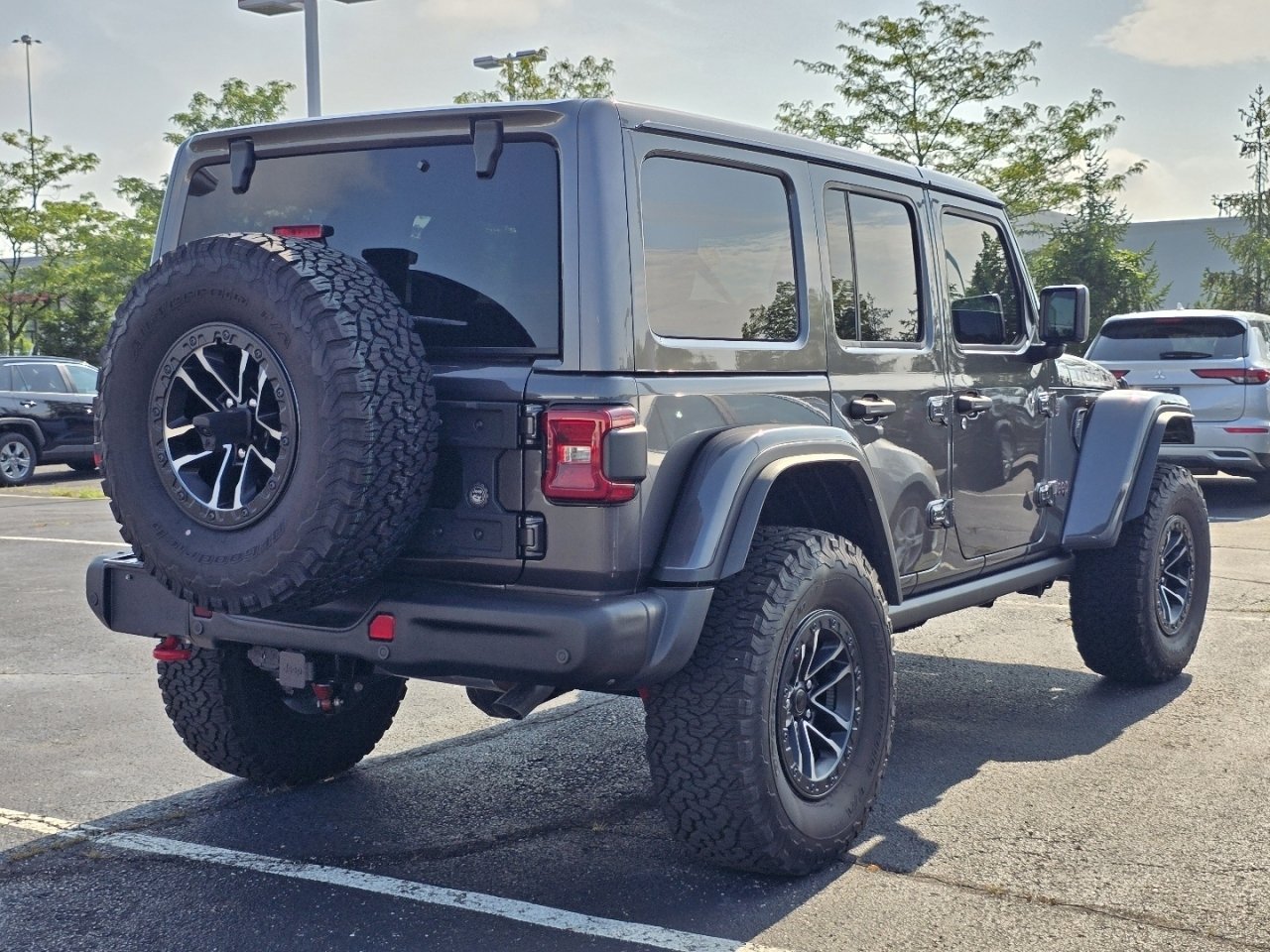 Used 2025 Jeep Wrangler Unlimited Rubicon AWD/4WD image 7