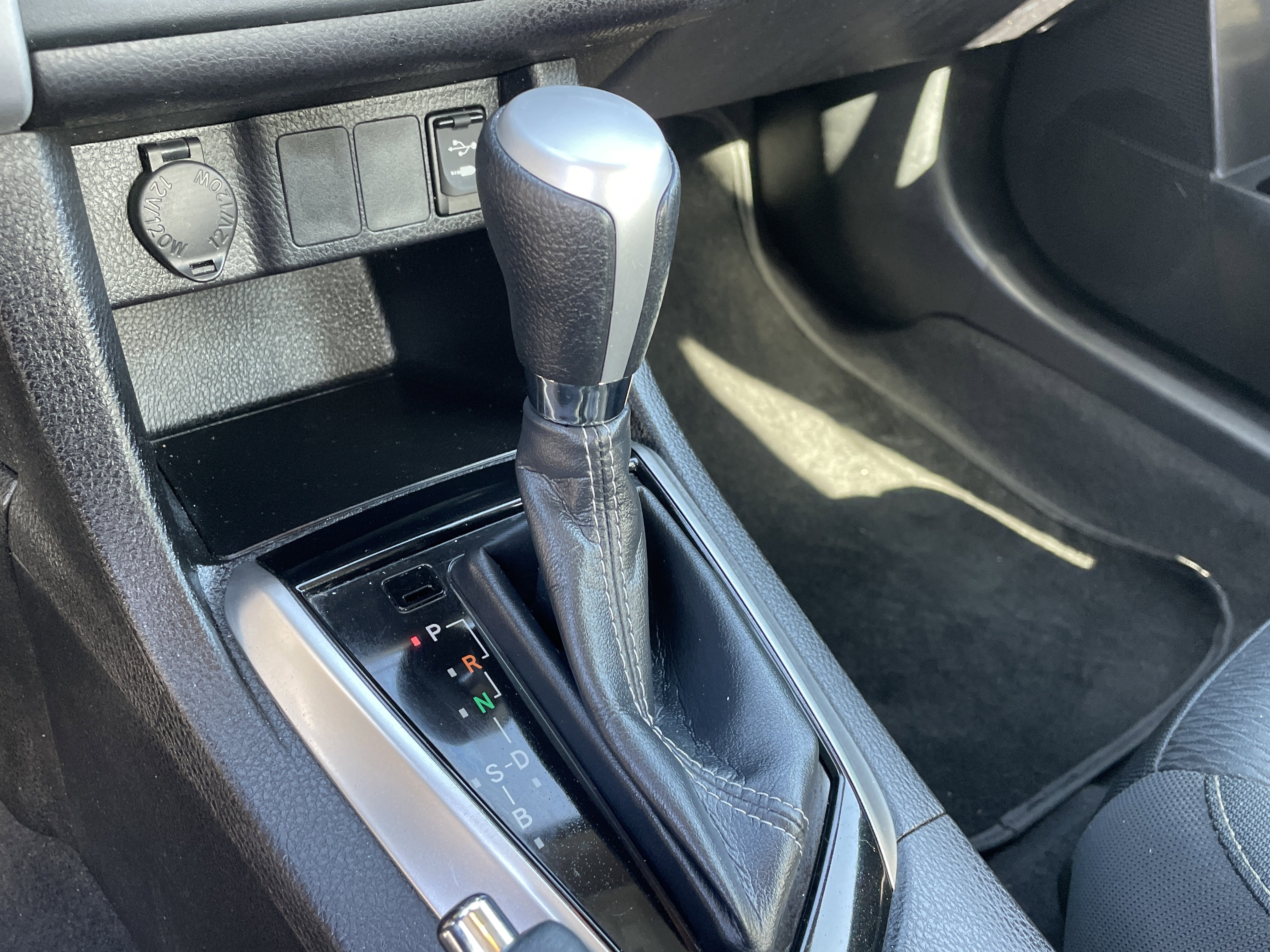 Used 2018 Toyota Corolla L image 24