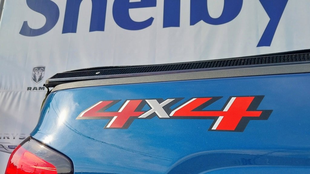 Used 2018 Chevrolet Silverado 1500 LT w/ All Star Edition image 6