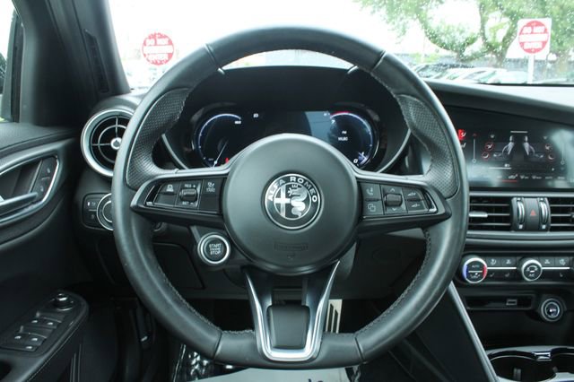 Used 2024 Alfa Romeo Giulia Ti AWD/4WD image 25