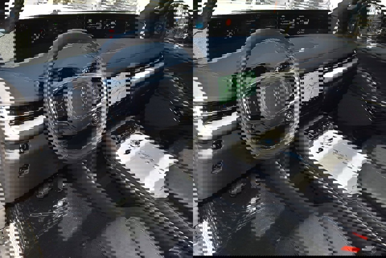 New 2025 Lincoln Navigator L Reserve w/ Jet Appearance Package image 44