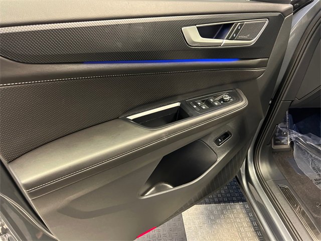 Certified 2025 Volkswagen Atlas Cross Sport SEL Premium R-Line image 8