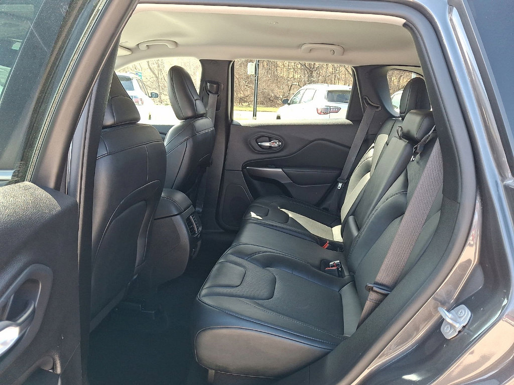 Certified 2022 Jeep Cherokee Latitude Lux w/ Mopar Interior Package image 20