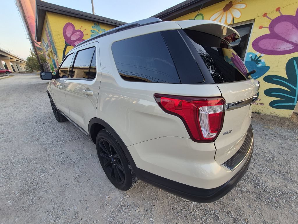 Used 2018 Ford Explorer XLT w/ Equipment Group 202A FWD image 8