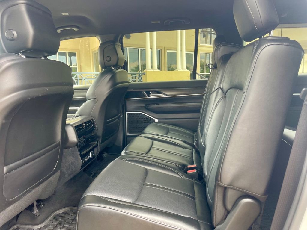 Used 2024 Jeep Wagoneer L Series II w/ Flexible Seating Group RWD image 12