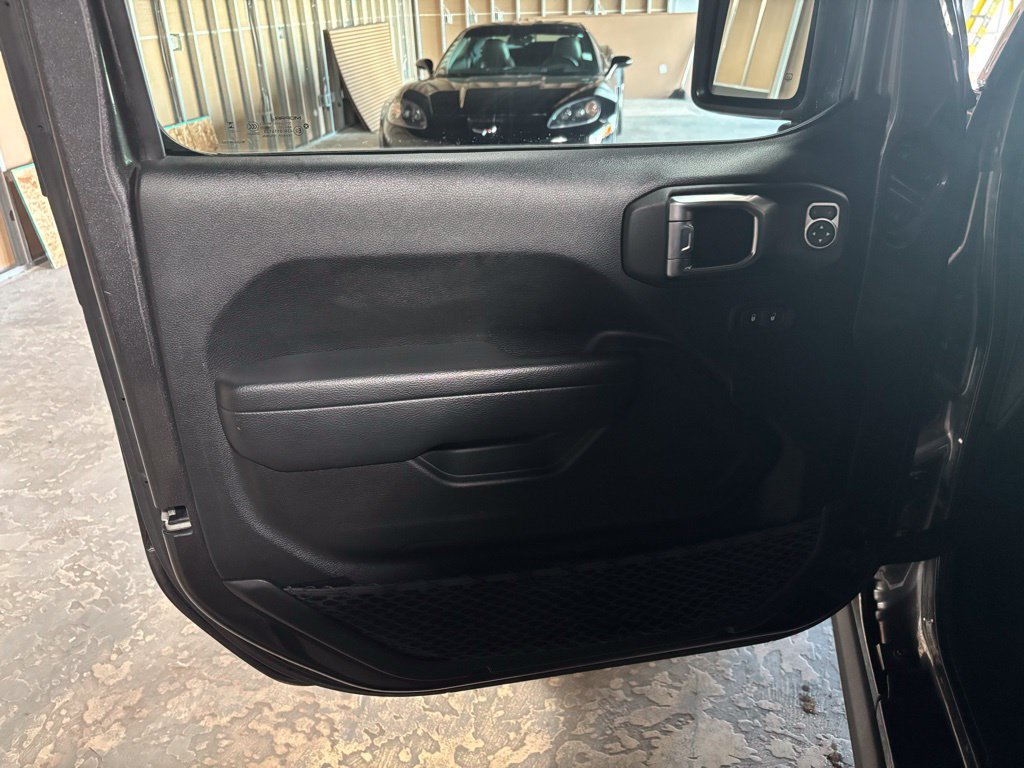 Used 2023 Jeep Wrangler Unlimited AWD/4WD image 9