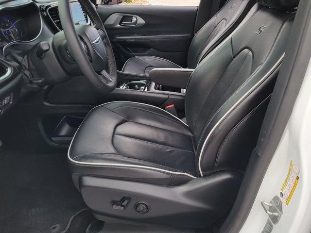 Used 2025 Chrysler Pacifica Limited FWD image 9