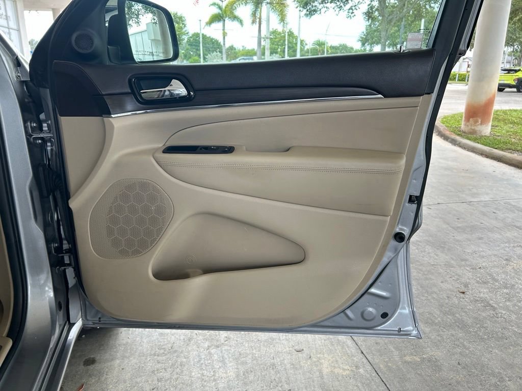 Used 2019 Jeep Grand Cherokee Overland RWD image 30