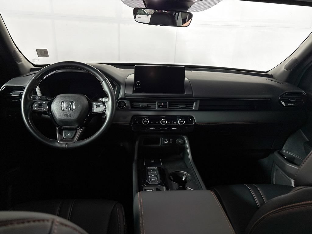 Certified 2025 Honda Pilot TrailSport image 13