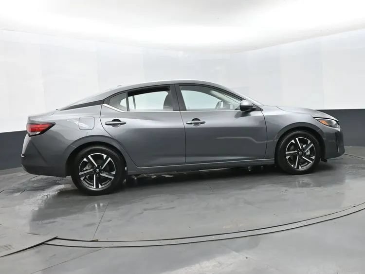 Used 2025 Nissan Sentra SV FWD image 4