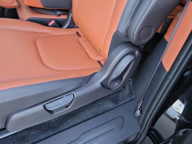 Used 2026 Kia Carnival EX FWD image 33