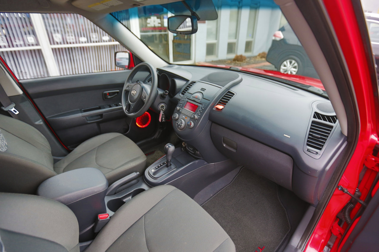 Used 2010 Kia Soul + w/ Audio Pkg image 18