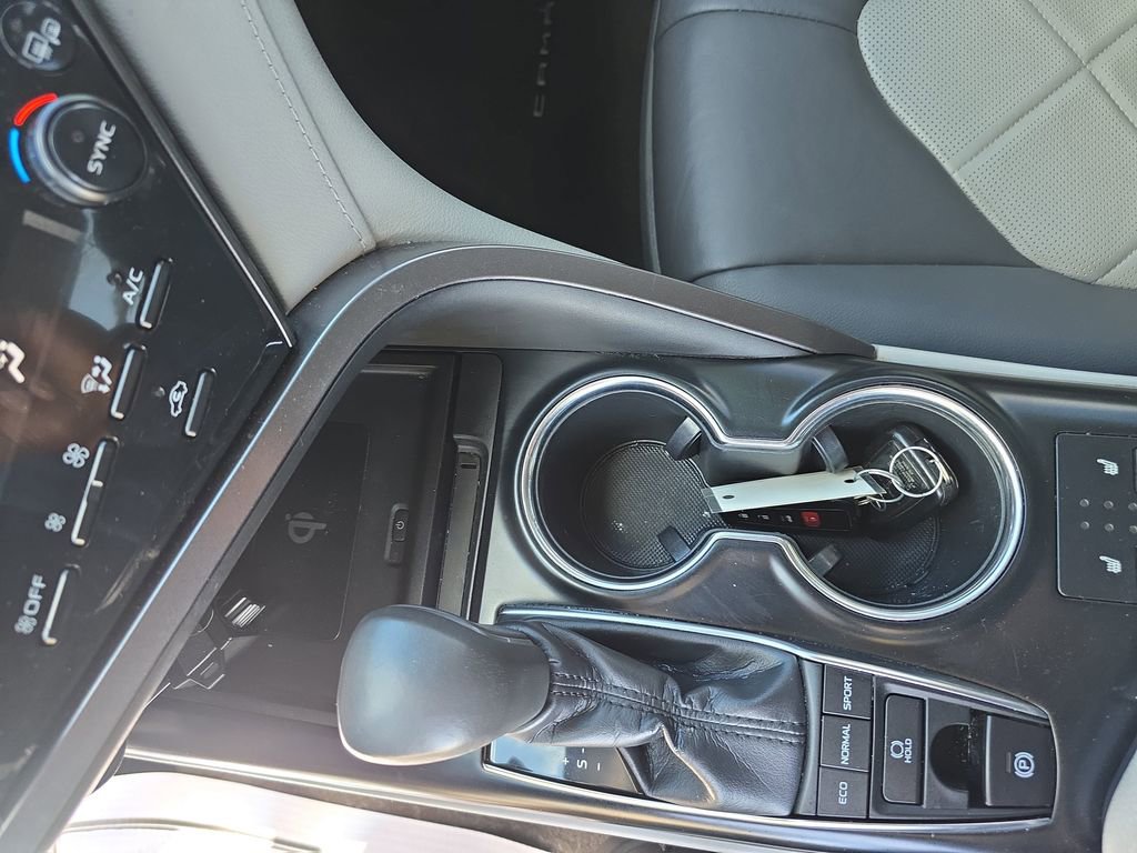 Used 2019 Toyota Camry XLE w/ Navigation Package image 21