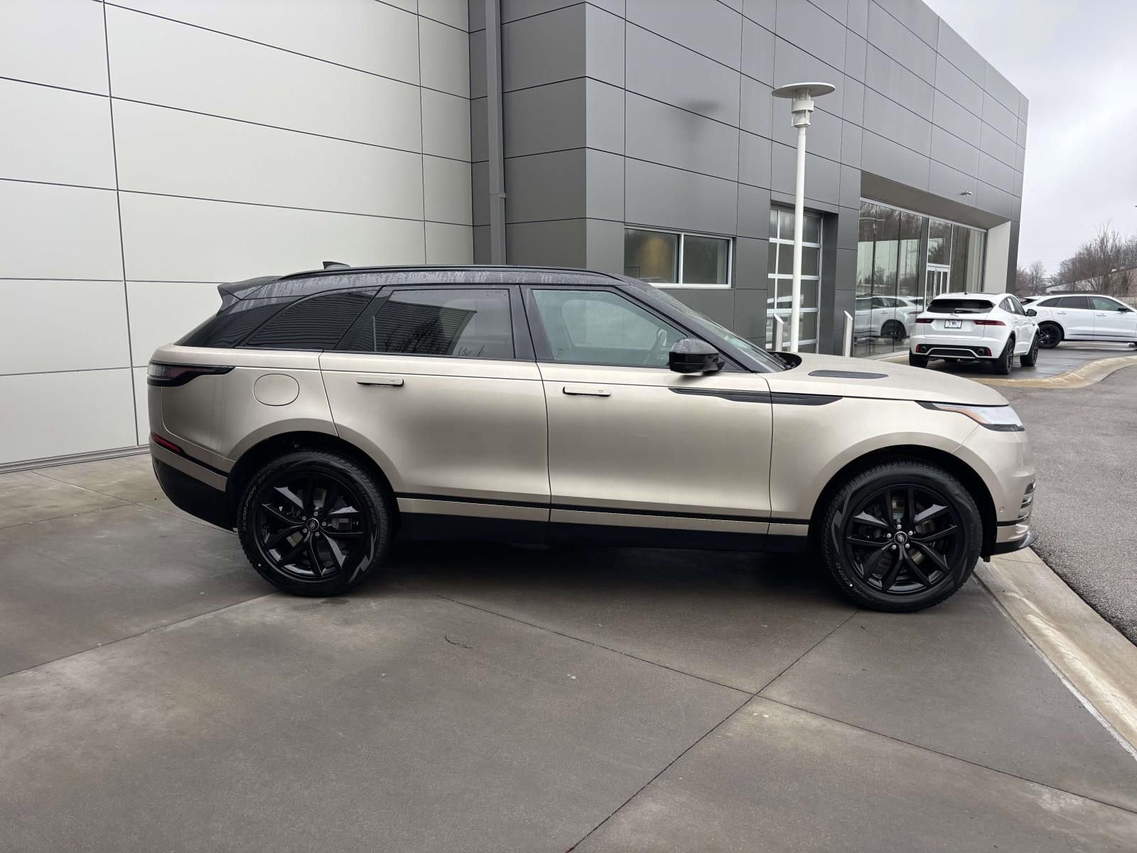 New 2026 Land Rover Range Rover Velar Dynamic SE image 4
