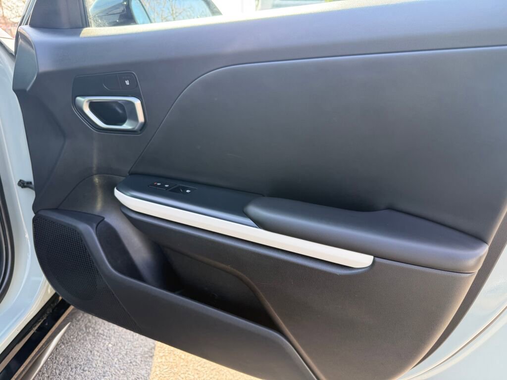 Used 2025 Kia K4 GT-Line w/ GT-Line Sunroof Package image 30