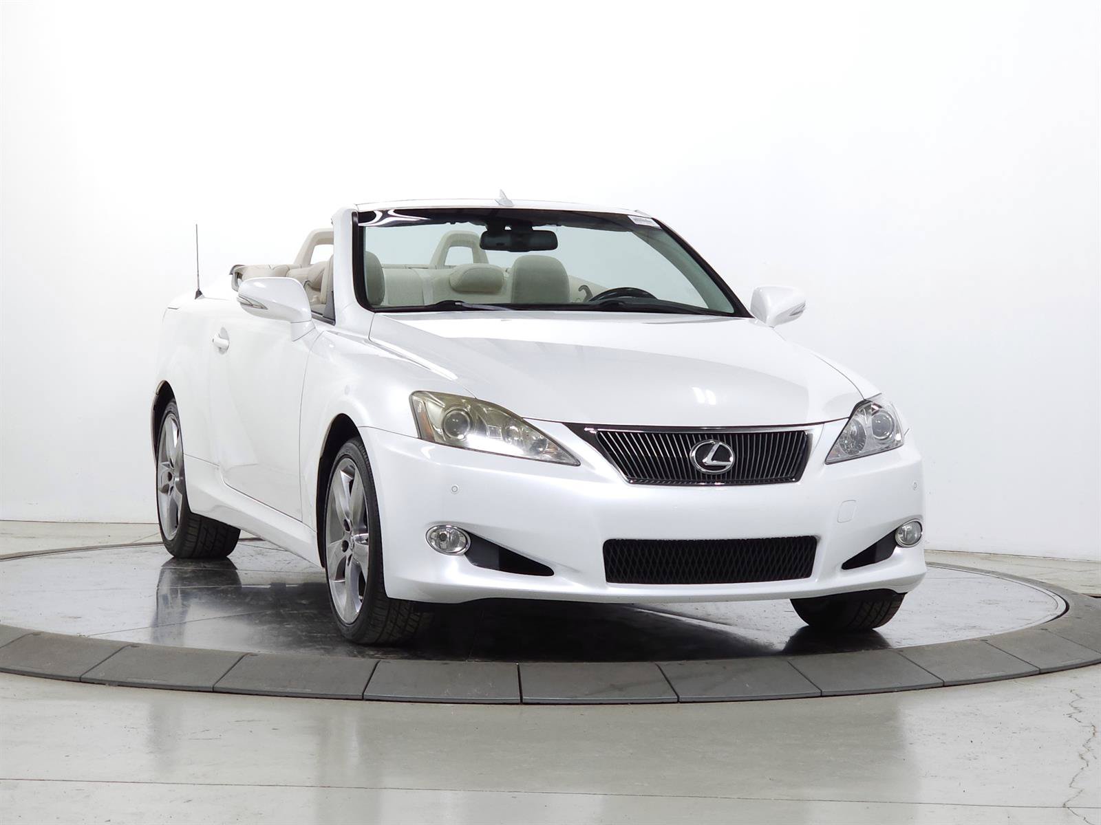 Used 2010 Lexus IS 250C w/ Luxury Pkg RWD image 1